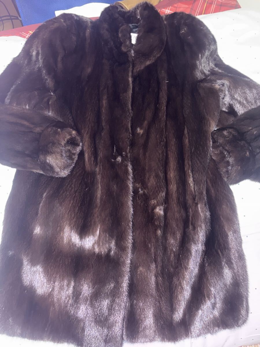 ☆☆CANADIAのリアルミンク毛皮のコート.F.ダークブラウン系☆☆_画像1