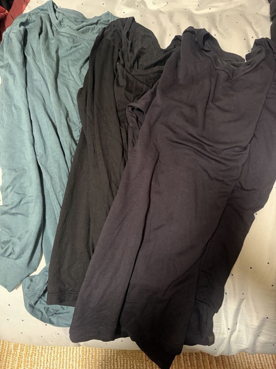 ☆☆ユニクロのヒートテック L２枚とサイズ不明１枚☆☆_画像1