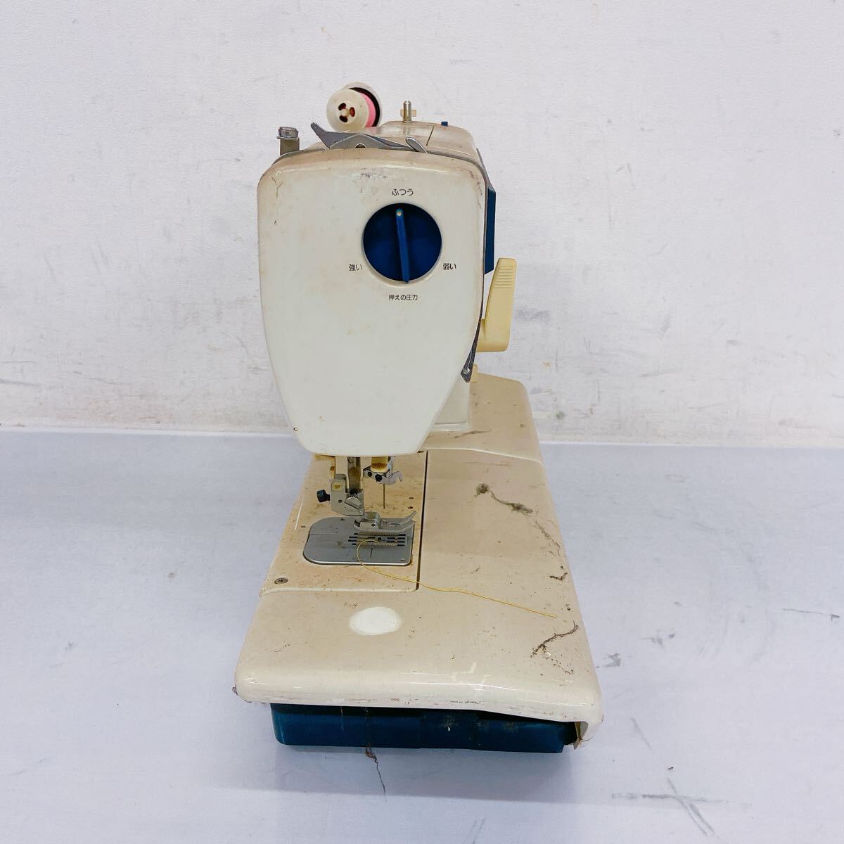 11B041 【1円〜】JUKI ジューキ flora 5000 ミシン HZL-5000 裁縫道具 裁縫 手芸 ハンドメイド 家電 針とプーリーの連動稼働 ケース付 _画像5