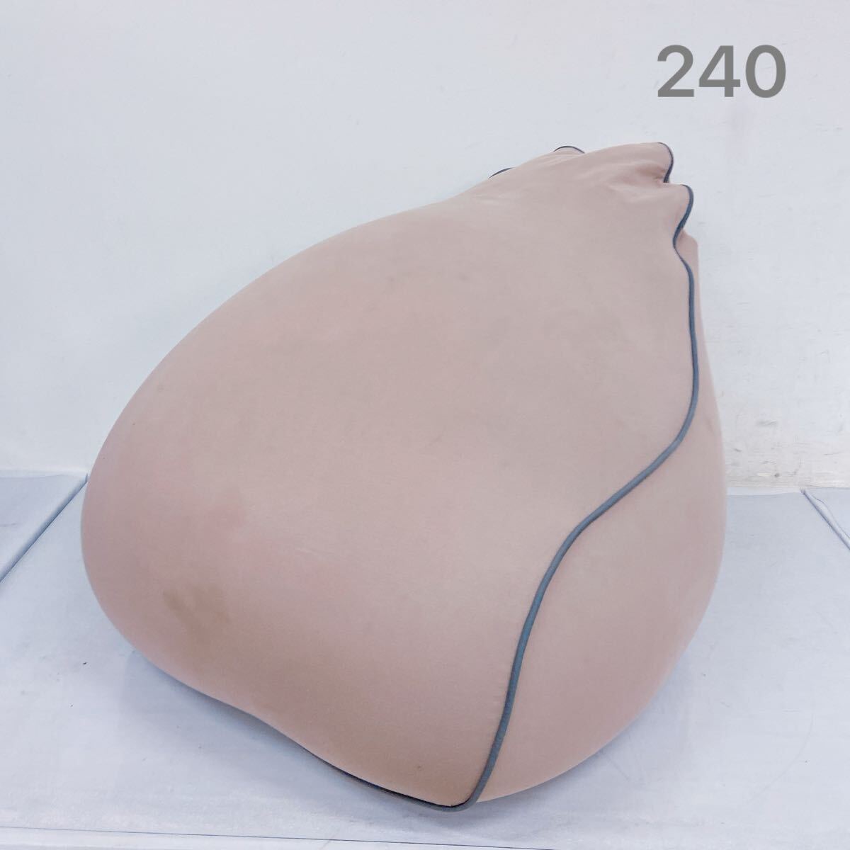 11C008【1円〜】yogibo ヨギボー ラウンジャー ビーズクッション ビーズソファ ベージュ 全長約100cm(素人採寸)_画像1