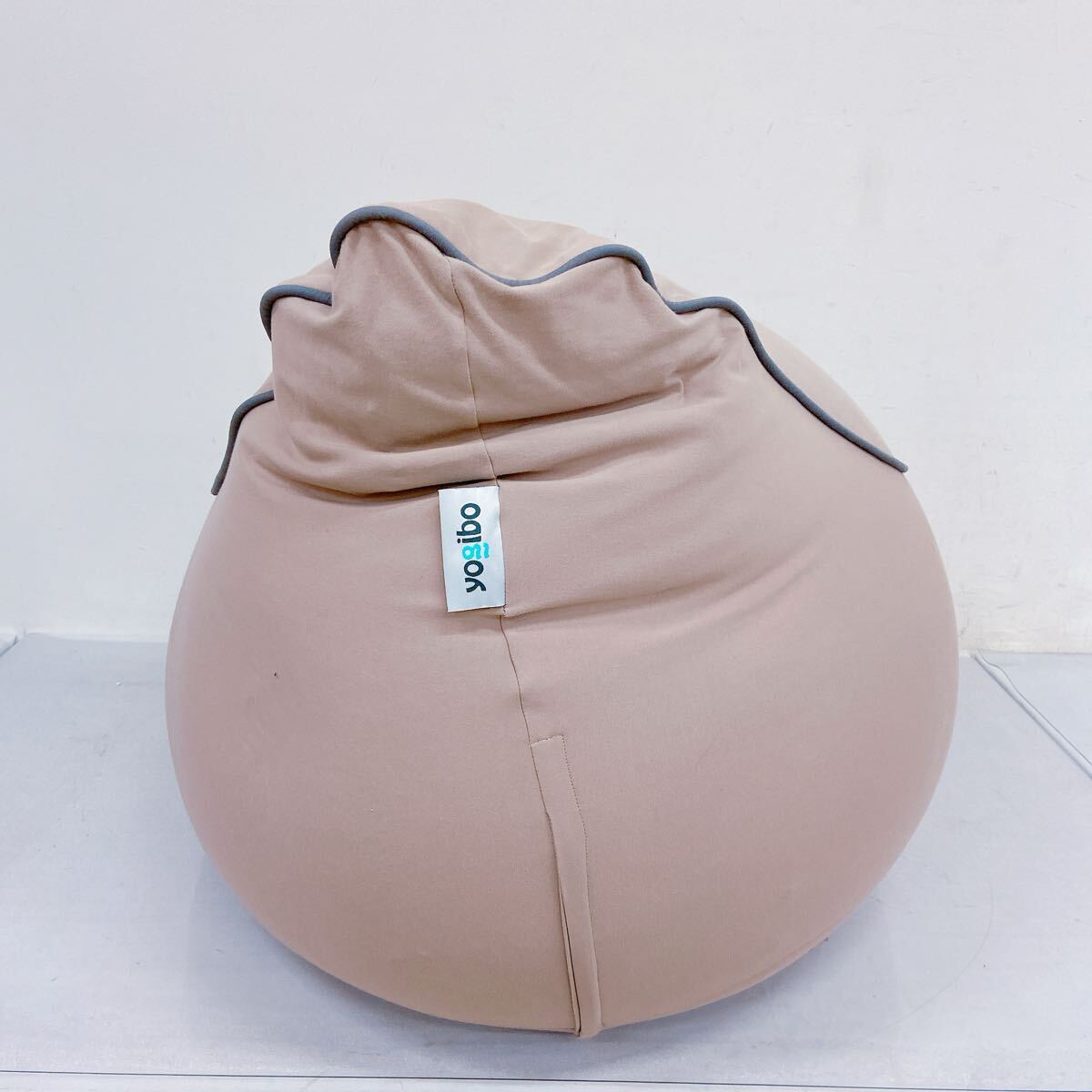 11C008【1円〜】yogibo ヨギボー ラウンジャー ビーズクッション ビーズソファ ベージュ 全長約100cm(素人採寸)_画像4