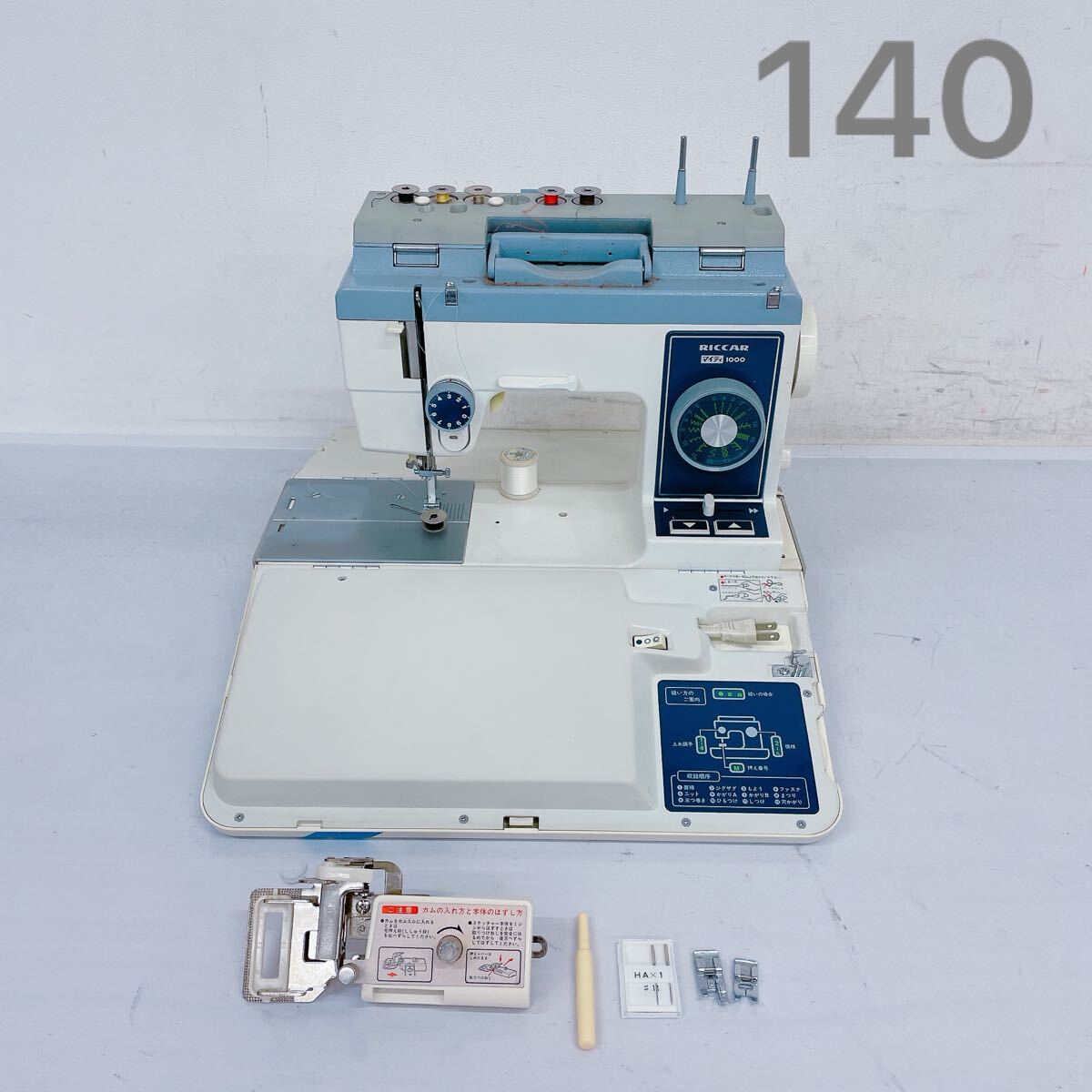 11B076【1円〜】RICCAR リッカー ミシン マイティ1000 裁縫 裁縫道具 縫い物 プーリーと針の連動稼働 通電のみ確認済 _画像1