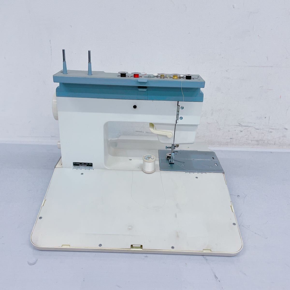 11B076【1円〜】RICCAR リッカー ミシン マイティ1000 裁縫 裁縫道具 縫い物 プーリーと針の連動稼働 通電のみ確認済 _画像4