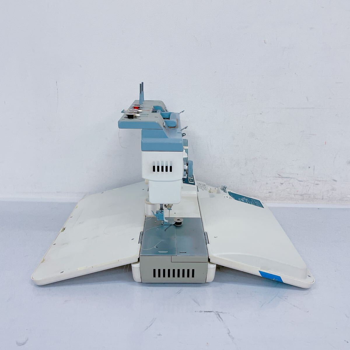 11B076【1円〜】RICCAR リッカー ミシン マイティ1000 裁縫 裁縫道具 縫い物 プーリーと針の連動稼働 通電のみ確認済 _画像5