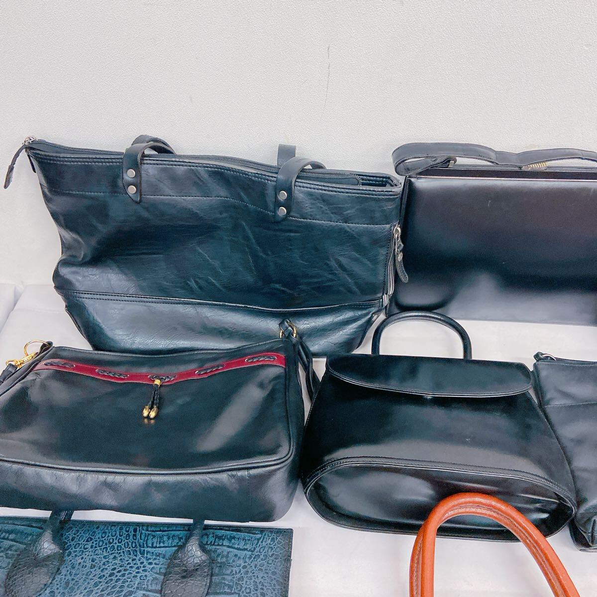 11F064 レザーバッグ まとめ バッグ カバン 鞄 ファッション オーストリッチ クロコダイル ヘビ革 牛革 革 レザー 他_画像2