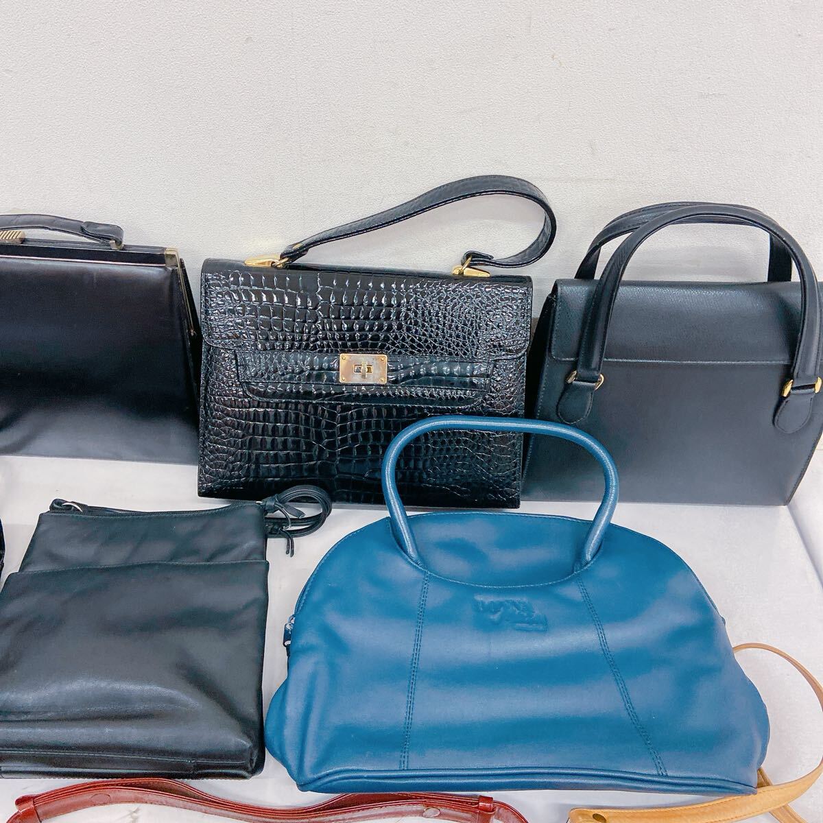 11F064 レザーバッグ まとめ バッグ カバン 鞄 ファッション オーストリッチ クロコダイル ヘビ革 牛革 革 レザー 他_画像3