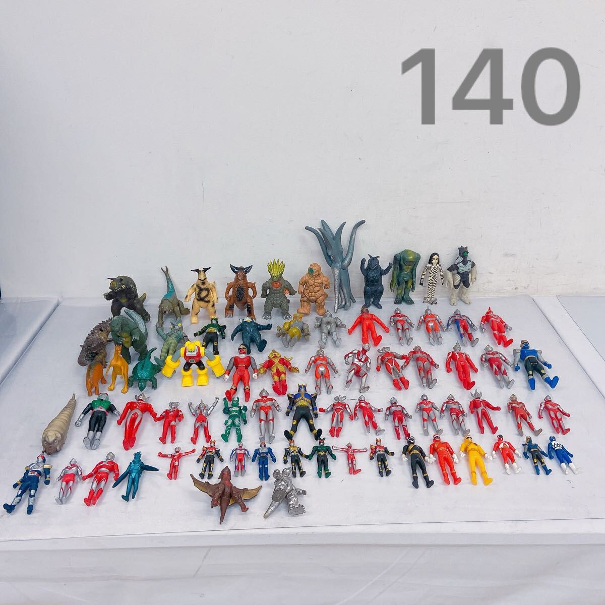 11F084【1円〜】BANDAI バンダイ ウルトラマン フィギュア ソフビ　まとめ 大量 ダダ バルタン星人 他_画像1