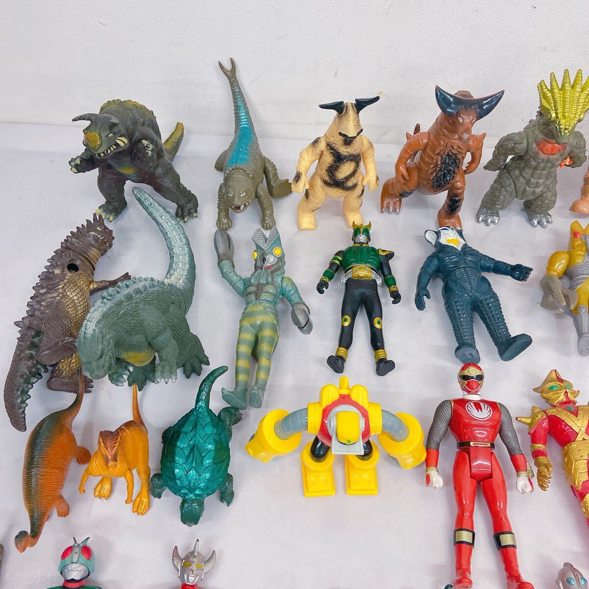 11F084【1円〜】BANDAI バンダイ ウルトラマン フィギュア ソフビ　まとめ 大量 ダダ バルタン星人 他_画像2