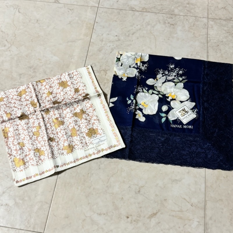 ③メーカー色々 レディース ハンカチ 12枚セット●レノマ イヴサンローラン ギラロッシュなど●未使用品 保管品_画像2