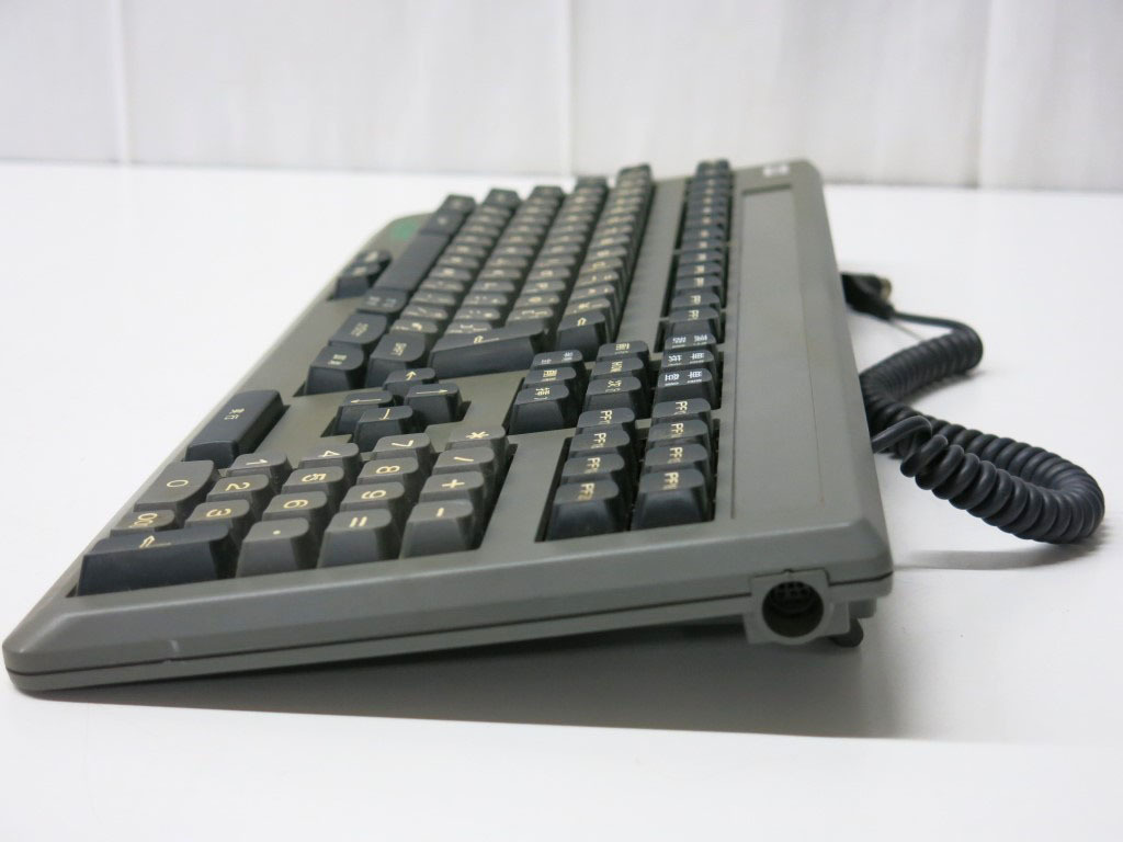 11K109 レトロ 希少 FM TOWNS用 キーボード [FMT-KB105] JISキーボード 未確認 現状 ジャンク扱い 1点限り 売り切り_画像5