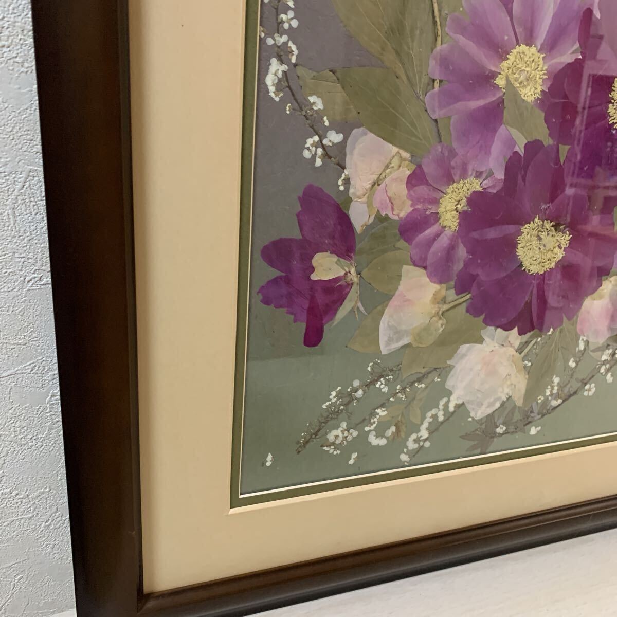 ⑩ вдавлено цветок очень большой .....?