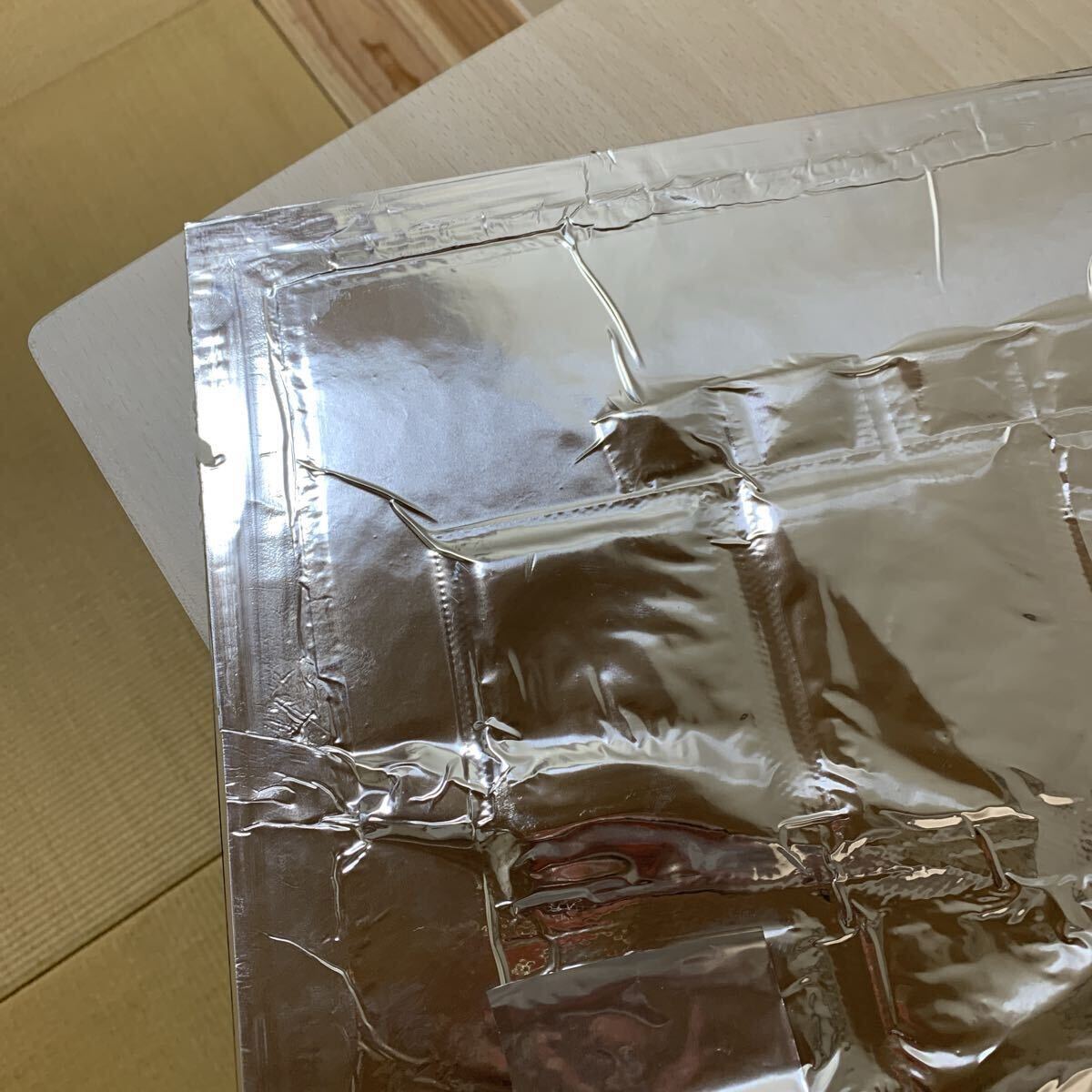 ⑩ вдавлено цветок очень большой .....?