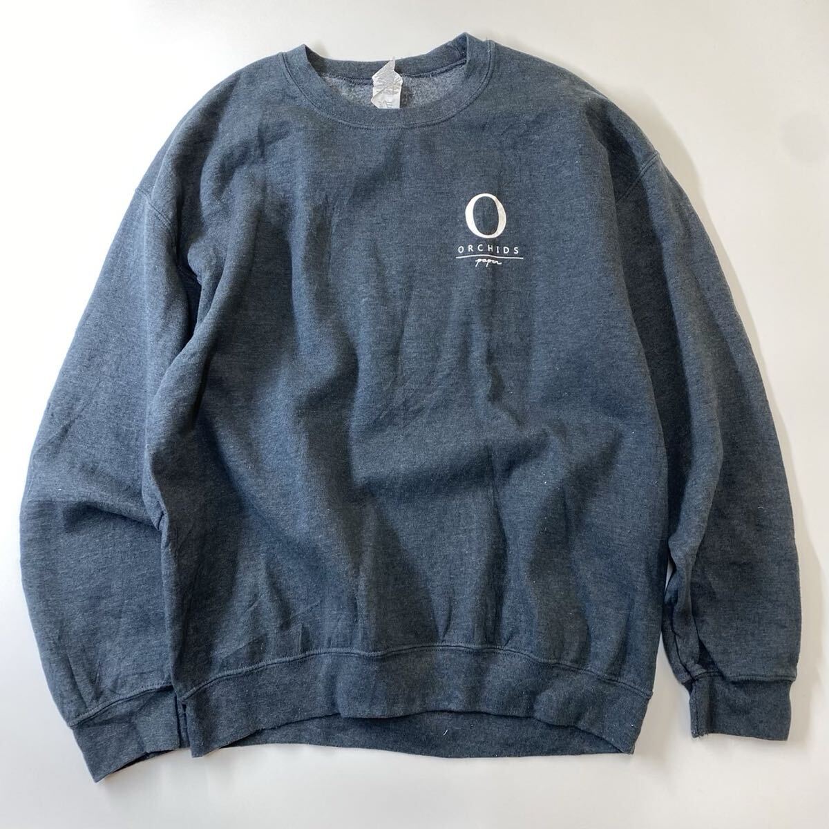 アメリカ古着 ギルダン製 ORCHIDS ロゴプリント スウェットシャツ アメカジ ストリート グレー/ブルー メンズ L_画像1