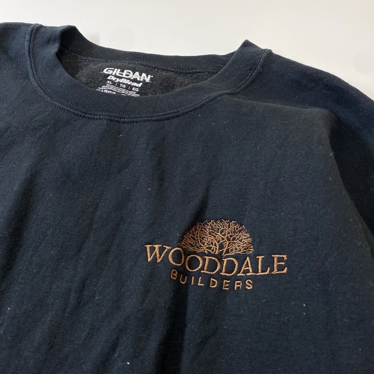 US古着 GILDAN ギルダン 刺繍ロゴ スウェット トレーナー 黒 XLサイズ 裏起毛_画像2