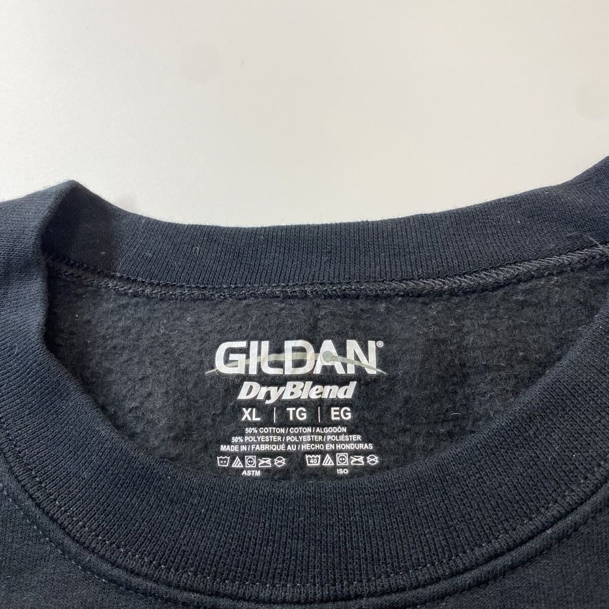 US古着 GILDAN ギルダン 刺繍ロゴ スウェット トレーナー 黒 XLサイズ 裏起毛_画像3