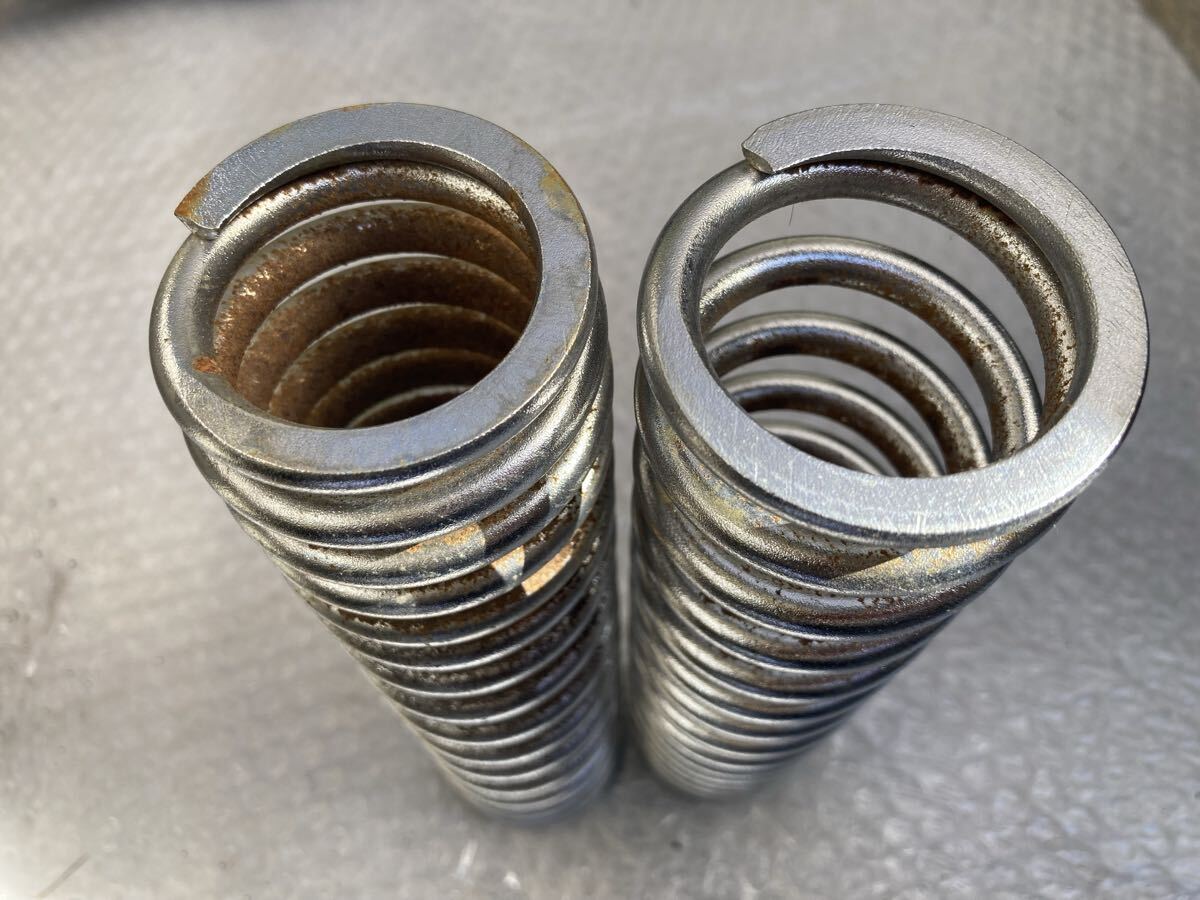 送料安！全国一律[ハーレー]純正[リアサス]スプリング[5.5㌢径]シルバー[23.6㌢長]2本セット②_画像2