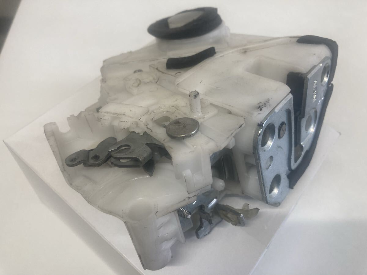 送料安！全国一律[ダイハツ]純正[右リア]電磁[ドアロック]69330-B2150[ココア]L675S[タント]L375[ムーヴ]L575S LA110S[コンテ]L585S_画像2