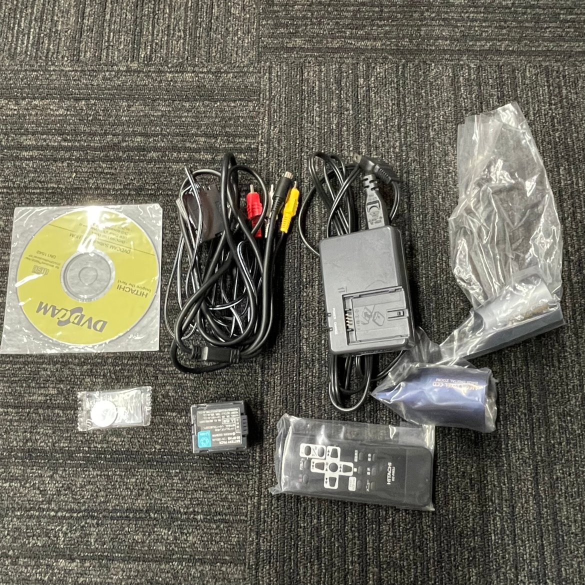 【80】1円~HITACHI 日立 DVD ビデオカメラ DZ-MV580 カム Wooo 付属品付き ヴィンテージ品 カメラ 人気 動作未確認 ジャンク品 長期保管品_画像2