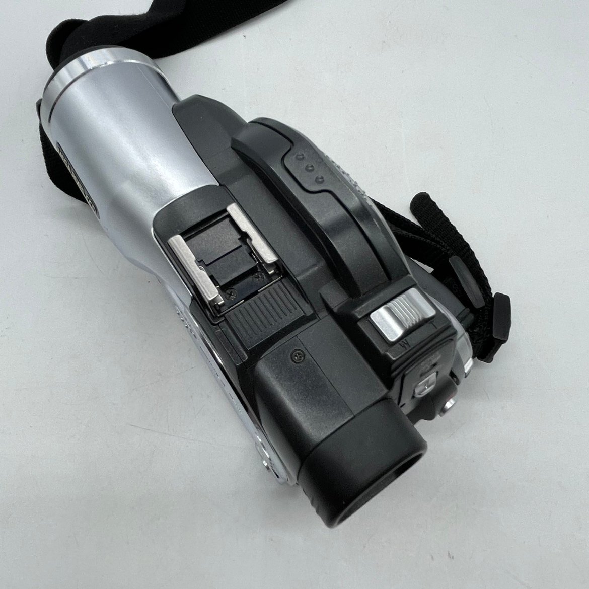 【80】1円~HITACHI 日立 DVD ビデオカメラ DZ-MV580 カム Wooo 付属品付き ヴィンテージ品 カメラ 人気 動作未確認 ジャンク品 長期保管品_画像10