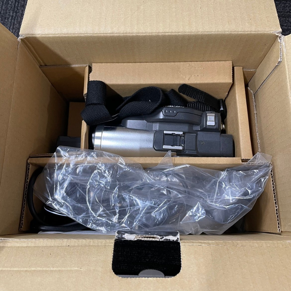 【80】1円~HITACHI 日立 DVD ビデオカメラ DZ-MV580 カム Wooo 付属品付き ヴィンテージ品 カメラ 人気 動作未確認 ジャンク品 長期保管品_画像1