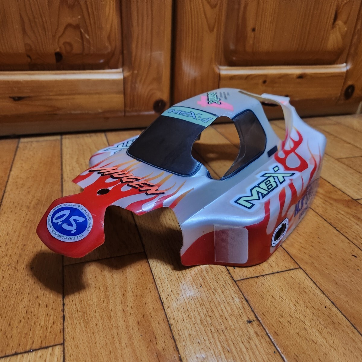 即決《送料無料》　無限精機　mbx4　ボディ　　MBX-4　1/8スケール　レーシングバギー　エンジン　無限精機　RCボディシェル_画像1