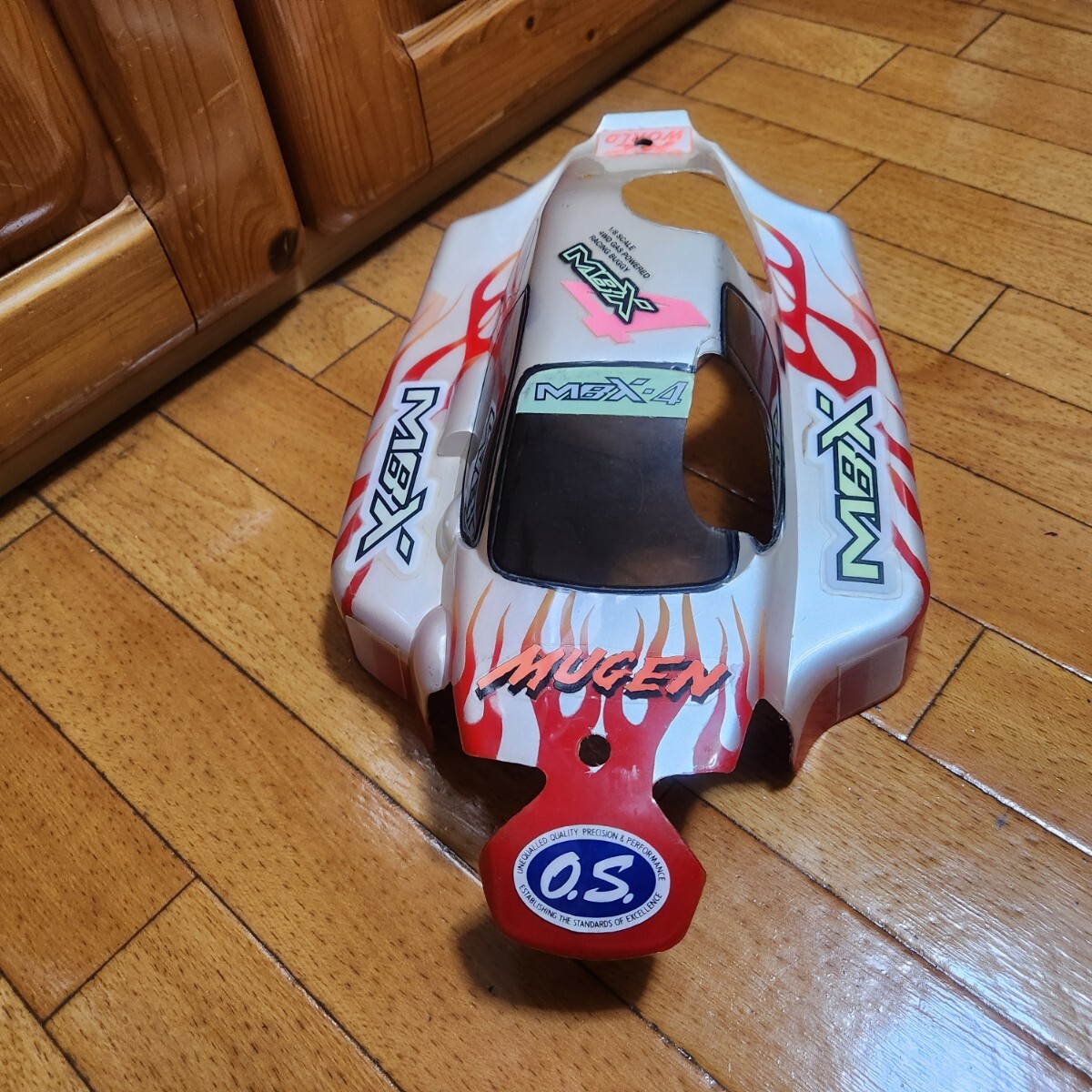 即決《送料無料》　無限精機　mbx4　ボディ　　MBX-4　1/8スケール　レーシングバギー　エンジン　無限精機　RCボディシェル_画像2