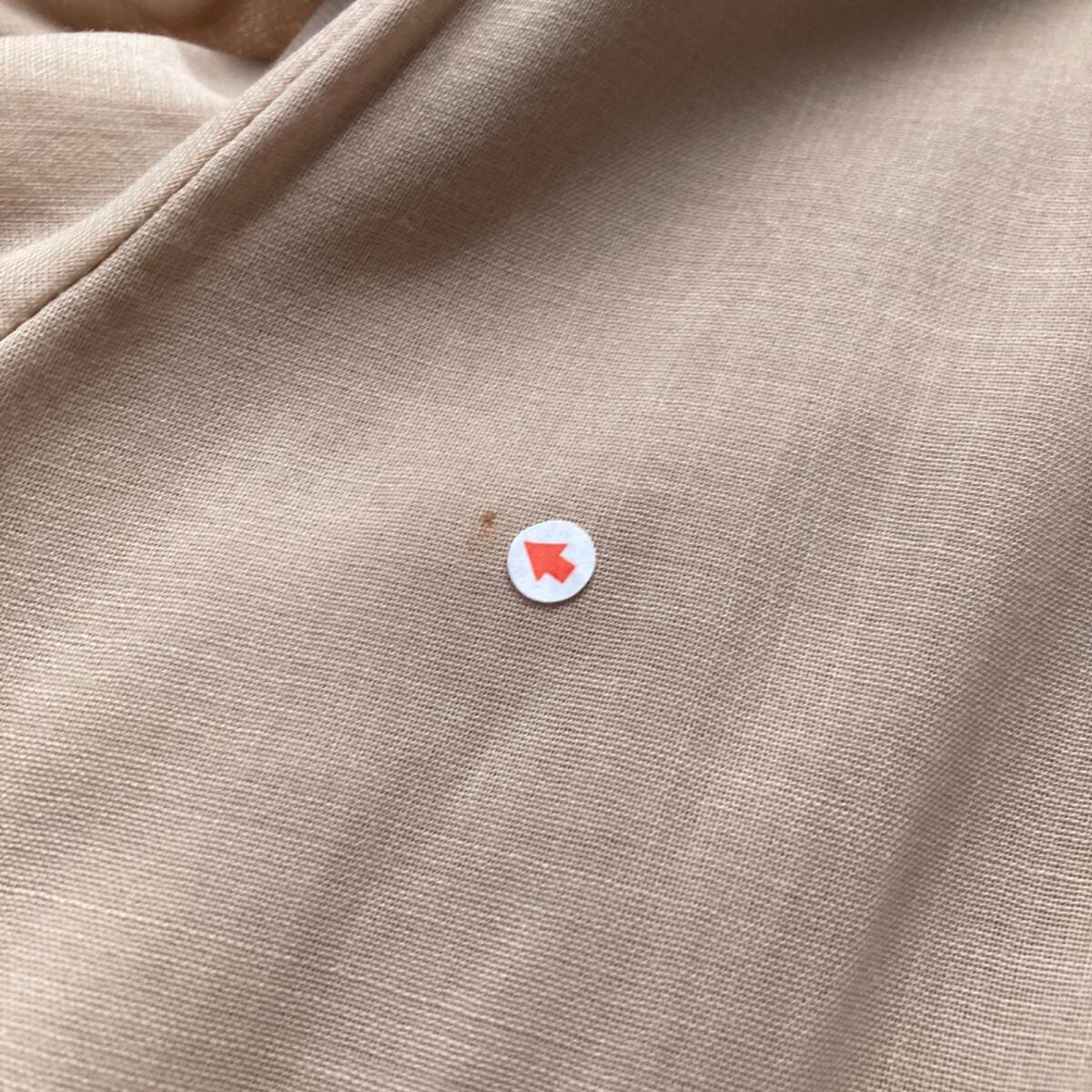 美品 GIVENCHY GLAMOUR ジバンシィグラマー ベージュ ウール100% 日本製 ロングシャツ ドレープ シアー ロゴ入りボタン 44サイズ 3L相当_画像7