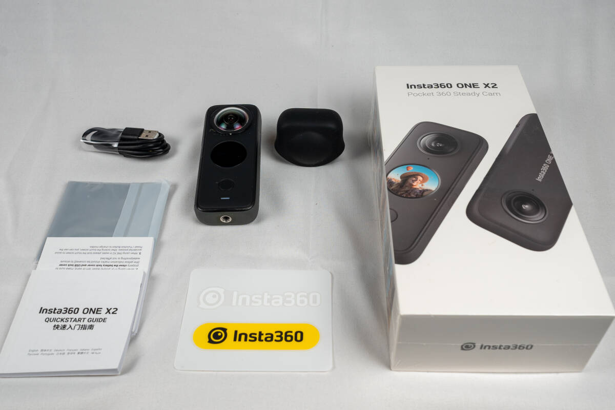【中古】360度カメラ Insta360 ONE X2 + ONE X2 粘着式レンズ保護フィルター + 純正レンズカバー_画像1
