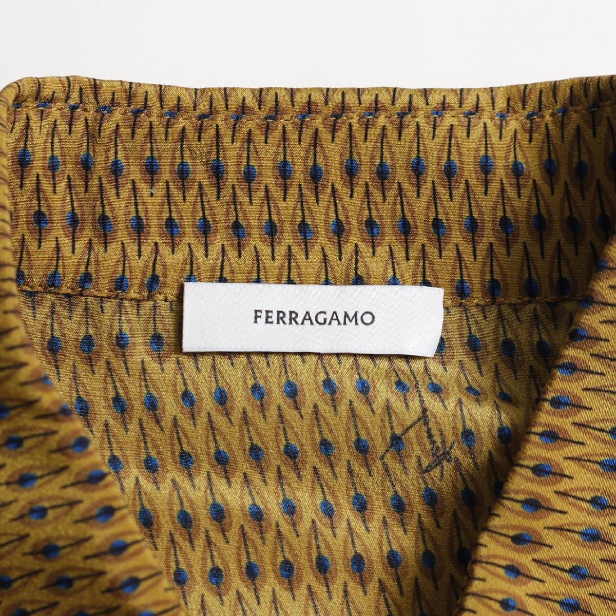  Salvatore Ferragamo бренд off Salvatore Ferragamo шелк One-piece б/у женский 