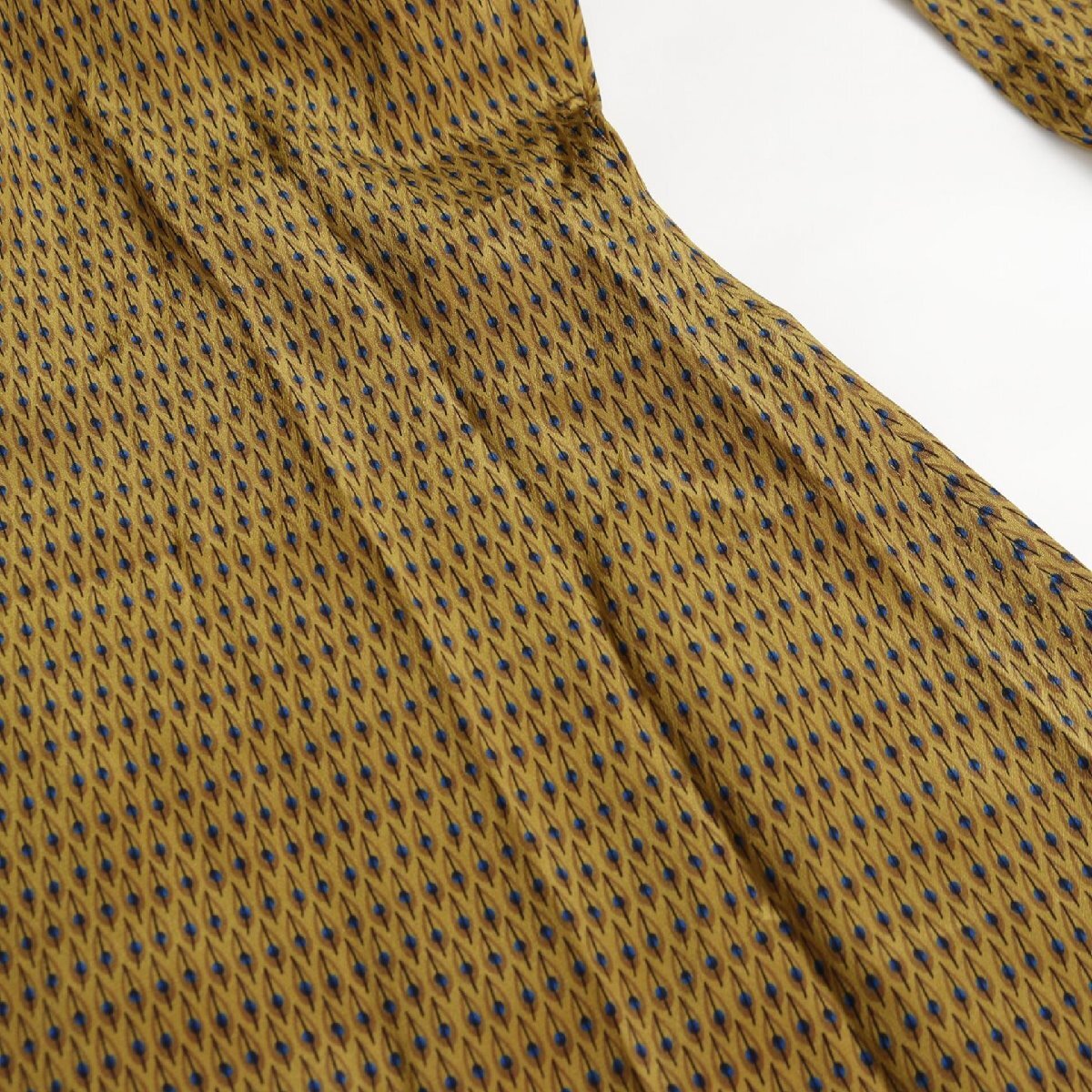  Salvatore Ferragamo бренд off Salvatore Ferragamo шелк One-piece б/у женский 