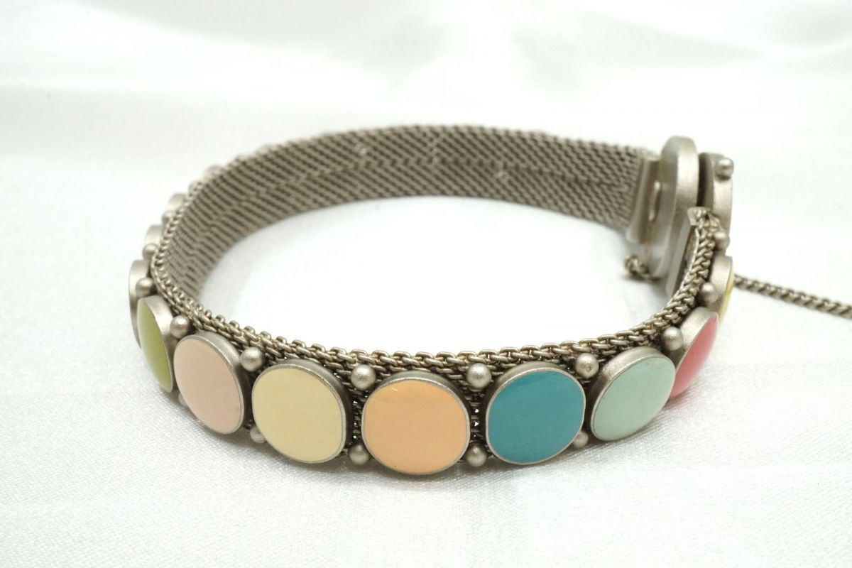 シャネル 99C ブレスレット バングル ミニタイル装飾 ココマーク メッシュ マルチカラー 銀 シルバー CHANEL 4441j_画像3