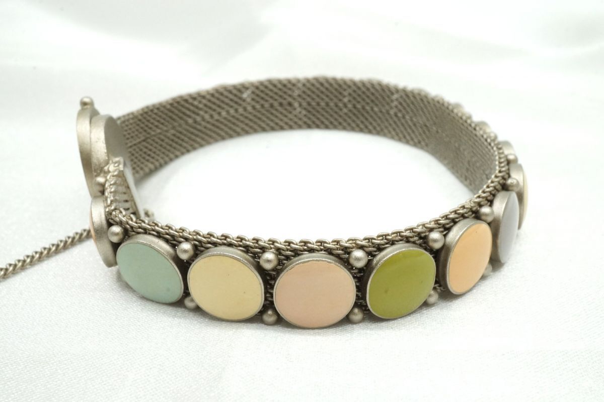 シャネル 99C ブレスレット バングル ミニタイル装飾 ココマーク メッシュ マルチカラー 銀 シルバー CHANEL 4441j_画像5