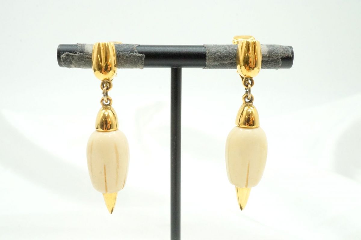 ジバンシィ ヴィンテージ スウィング イヤリング バイカラー 金 ゴールド 白 ホワイト GIVENCHY 4440j_画像3