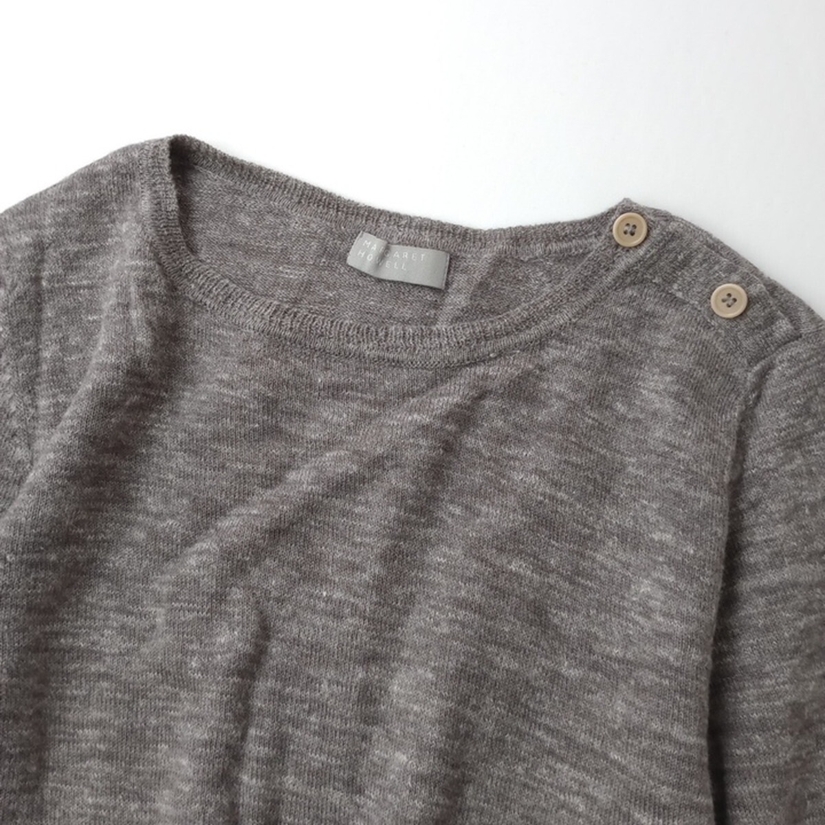 MARGARET HOWELL「ほらほら、もたもた朝から迷わない。」アルパカ×ウール×リネン 肩ボタン ニット 長袖 モカブラウン(35M＋8138)_画像2