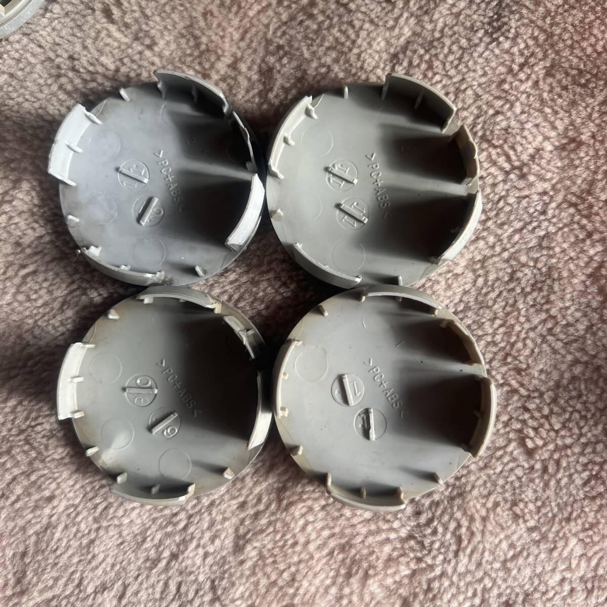 C164-52★ダイハツ純正 アルミホイール用センターキャップ 中古4枚 シルバー 52mm/52.5mm マックス ムーブ ミラ_画像4