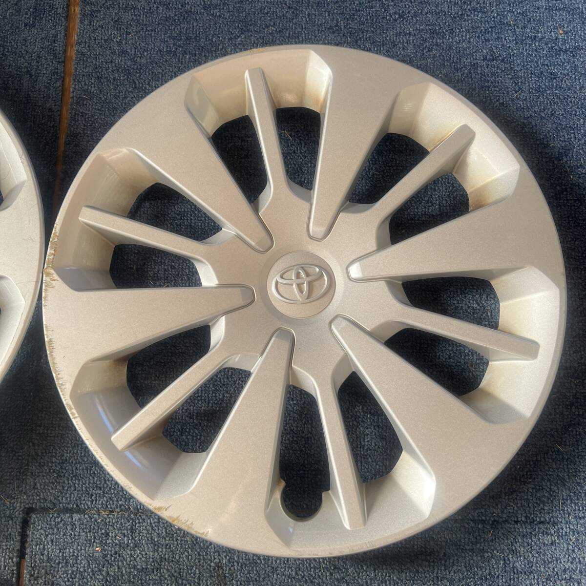 C156-64★[一台分]トヨタ パッソ 純正14インチホイール用キャップ/カバー中古4枚★タンク＊ルーミー等_画像3