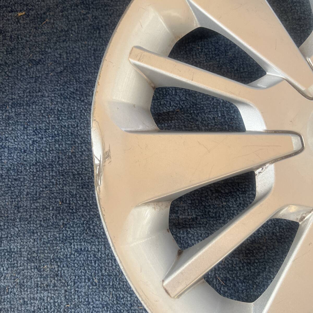 C156-64★[一台分]トヨタ パッソ 純正14インチホイール用キャップ/カバー中古4枚★タンク＊ルーミー等_画像6