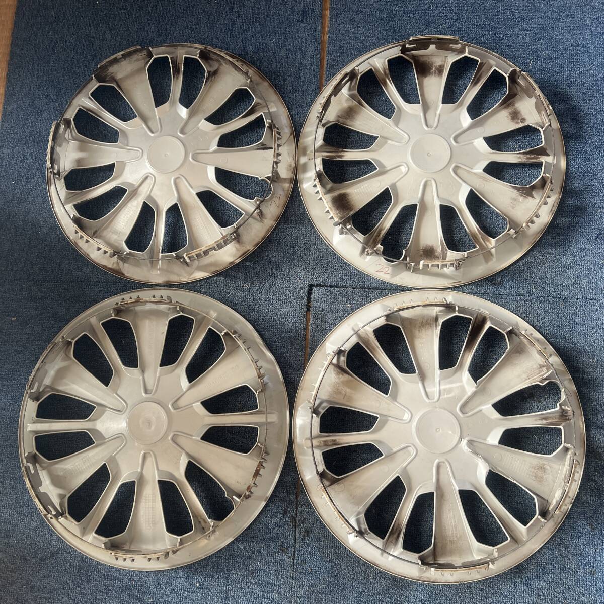 C156-64★[一台分]トヨタ パッソ 純正14インチホイール用キャップ/カバー中古4枚★タンク＊ルーミー等_画像9
