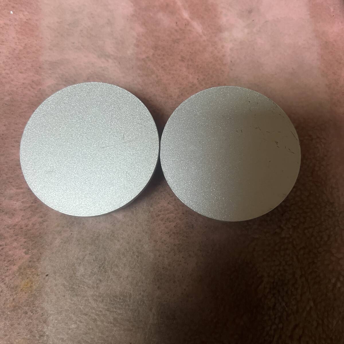 C164-94★社外 無地 アルミホイール用センターキャップ中古4枚★外径約59mm_画像2