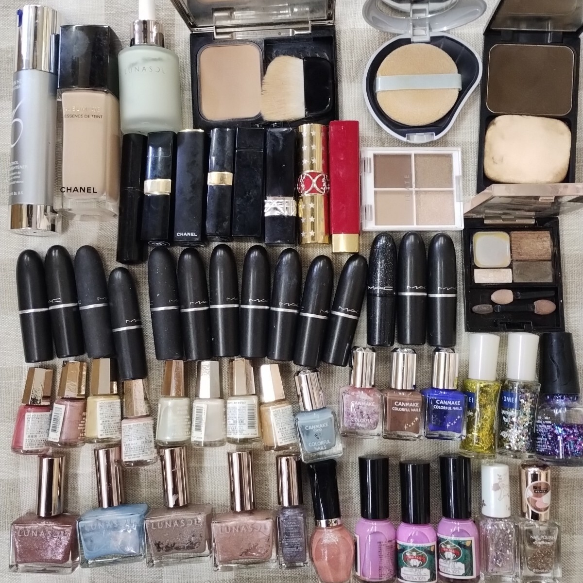 ★ 化粧品 関連?? いろいろ セット ジャンク出品 1円スタート MAC ルナソル Dior CHANEL CANMAKE イヴ・サンローラン まとめ売り cosmetics_画像1