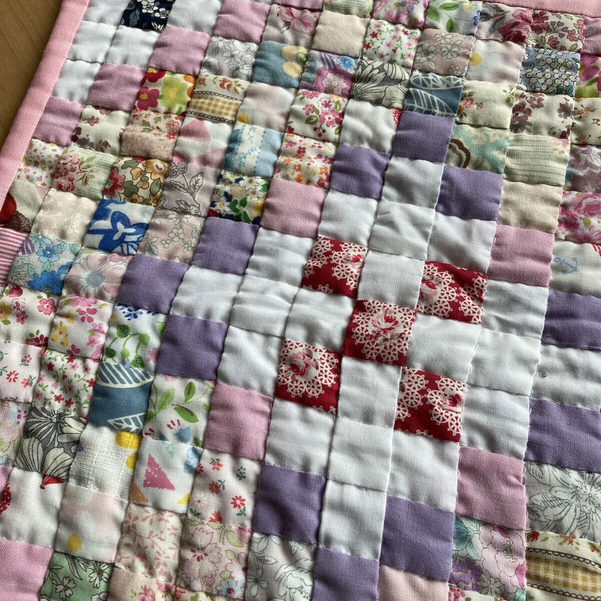 ☆ハンドメイド☆パッチワークキルト 四角つなぎ 33X33_画像2