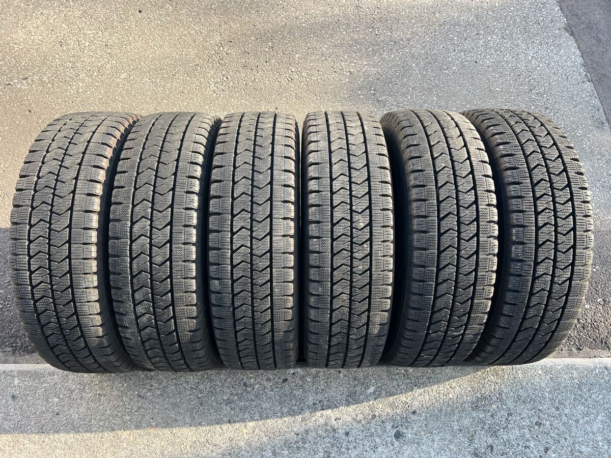 バリ溝　ブリヂストン BLIZZAK W989 225/70R16 117/115L LT 2024年 スタッドレスタイヤ6本セット_画像1