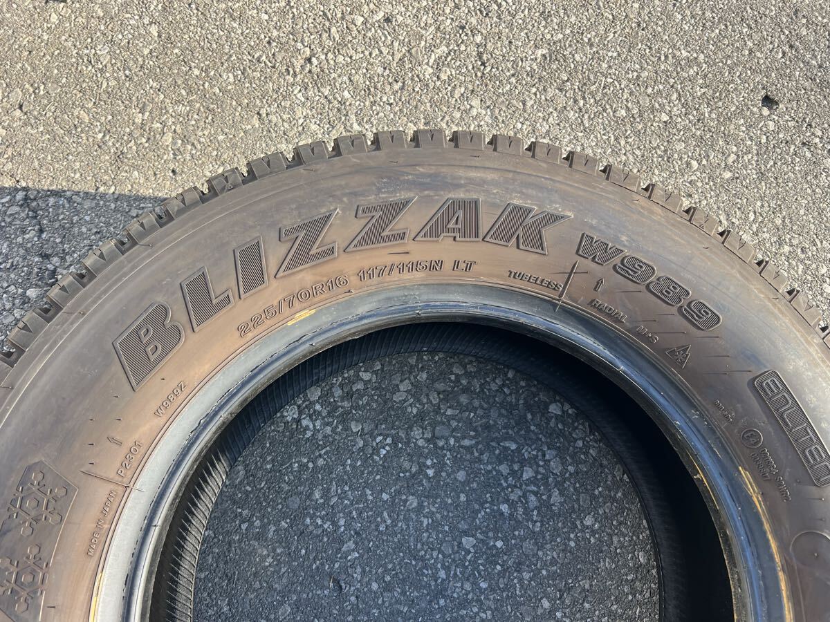 バリ溝　ブリヂストン BLIZZAK W989 225/70R16 117/115L LT 2024年 スタッドレスタイヤ6本セット_画像6