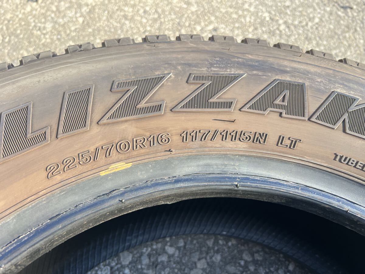バリ溝　ブリヂストン BLIZZAK W989 225/70R16 117/115L LT 2024年 スタッドレスタイヤ6本セット_画像7