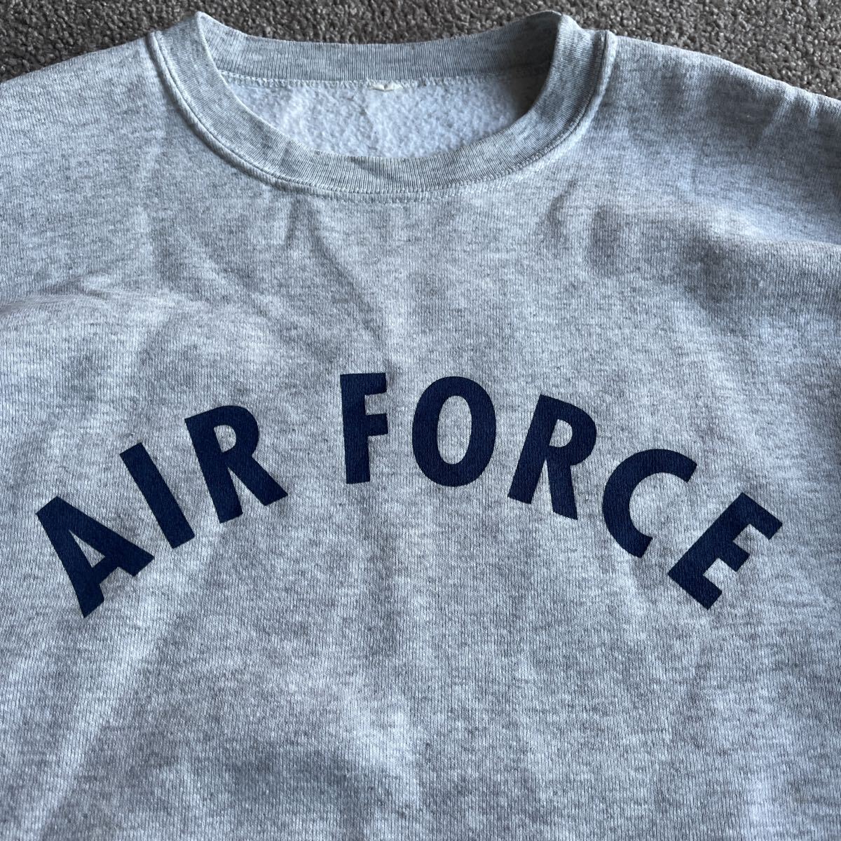 90s US AIR FORCE ロゴプリント スウェット 大きめ XLサイズ グレー スウェット トレーナー ミリタリー AIR FORCE 古着_画像2
