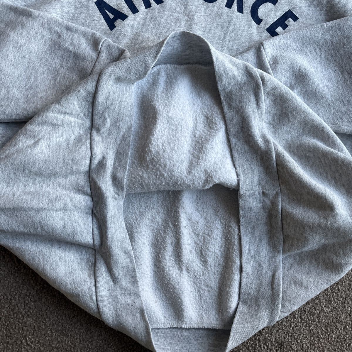 90s US AIR FORCE ロゴプリント スウェット 大きめ XLサイズ グレー スウェット トレーナー ミリタリー AIR FORCE 古着_画像4
