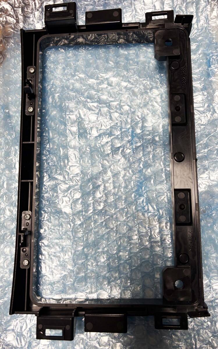 ハリアー ZSU60W オーディオパネル ナビパネル トヨタ 純正 135832-988 9インチ NSZT-Y64Tにて使用 トヨタ_画像2