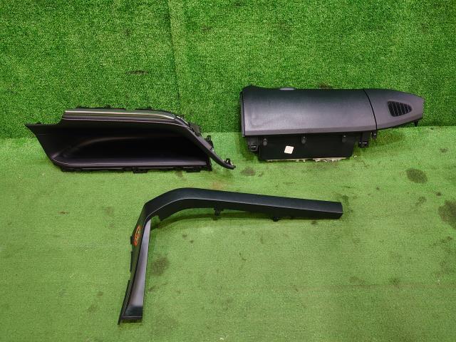 エスクァイア ノア ヴォクシー DBA-ZRR80G グローブBOX 55042-28080-C0 助手席側上部小物入れ_画像1