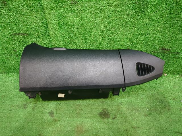 エスクァイア ノア ヴォクシー DBA-ZRR80G グローブBOX 55042-28080-C0 助手席側上部小物入れ_画像5