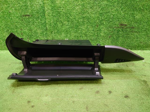 エスクァイア ノア ヴォクシー DBA-ZRR80G グローブBOX 55042-28080-C0 助手席側上部小物入れ_画像6